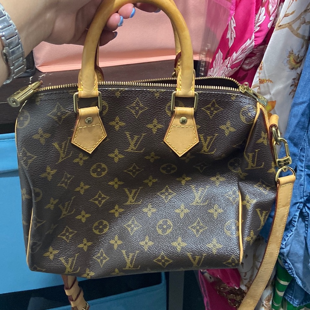 100% authentic LOUIS VUITTON Monogram Speedy Bandouliere 25.